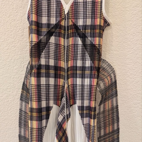 NWT Burberry London Plaid and White Runway Plisse Dress - Picture 10 of 16
